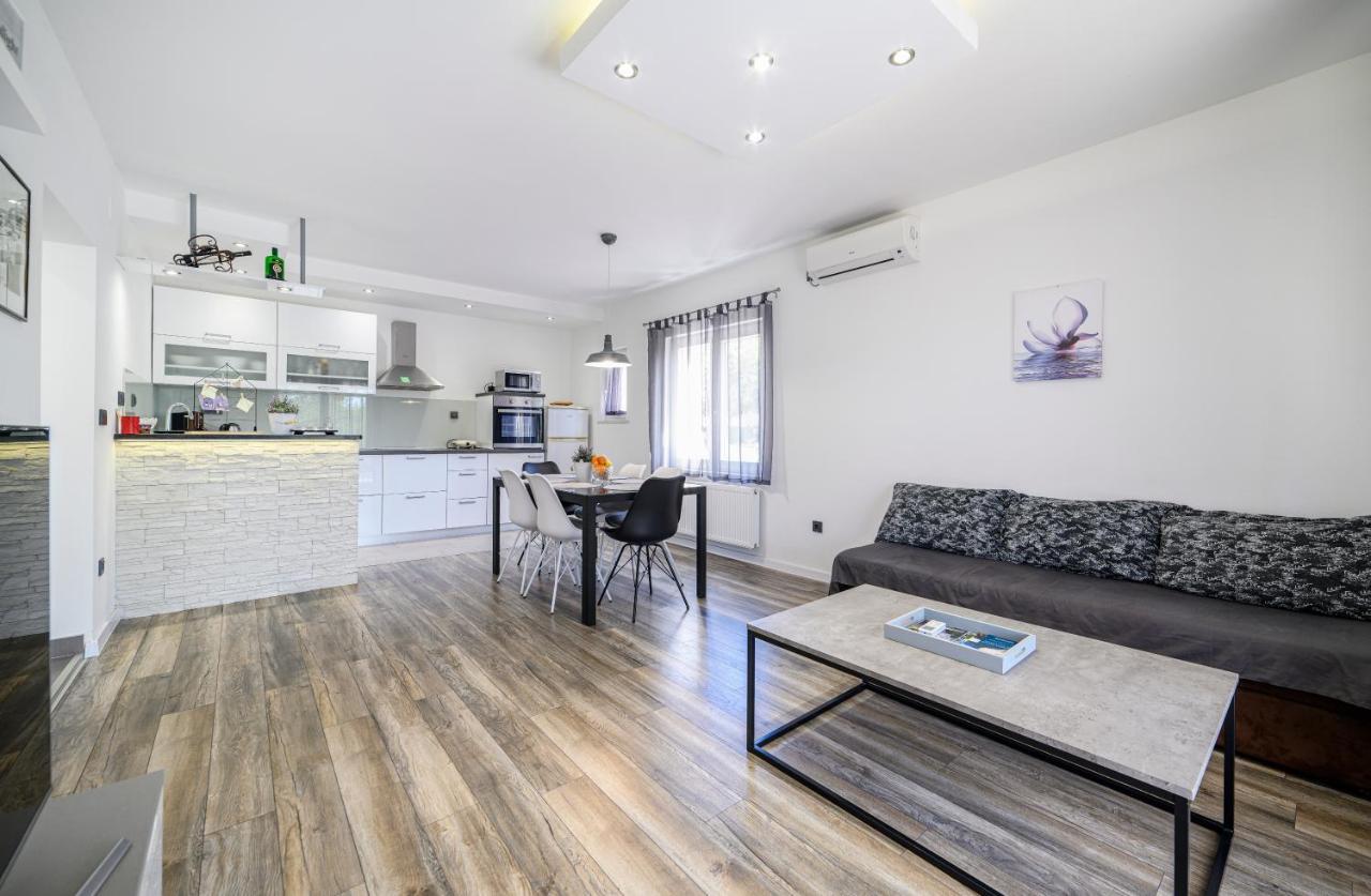 Holiday Home Rokoko 希贝尼克 外观 照片