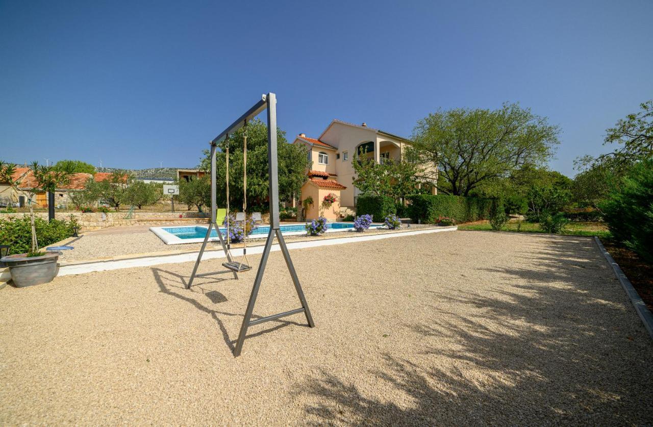 Holiday Home Rokoko 希贝尼克 外观 照片